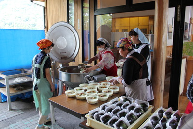 下山者への食事の提供