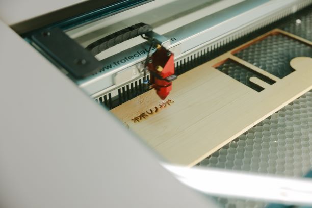 レーザー加工機